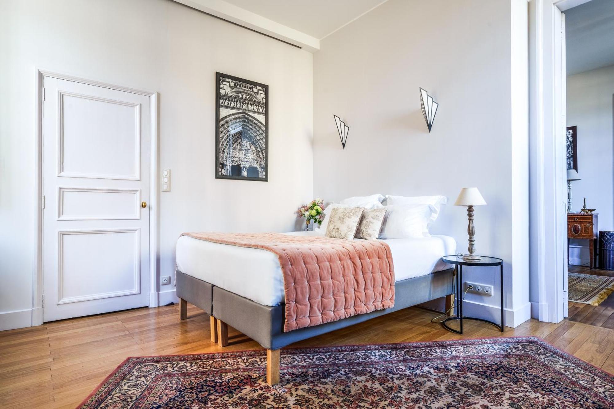 Appartement Raffine Vue Cathedrale, Jardin, Wifi Tours Bagian luar foto