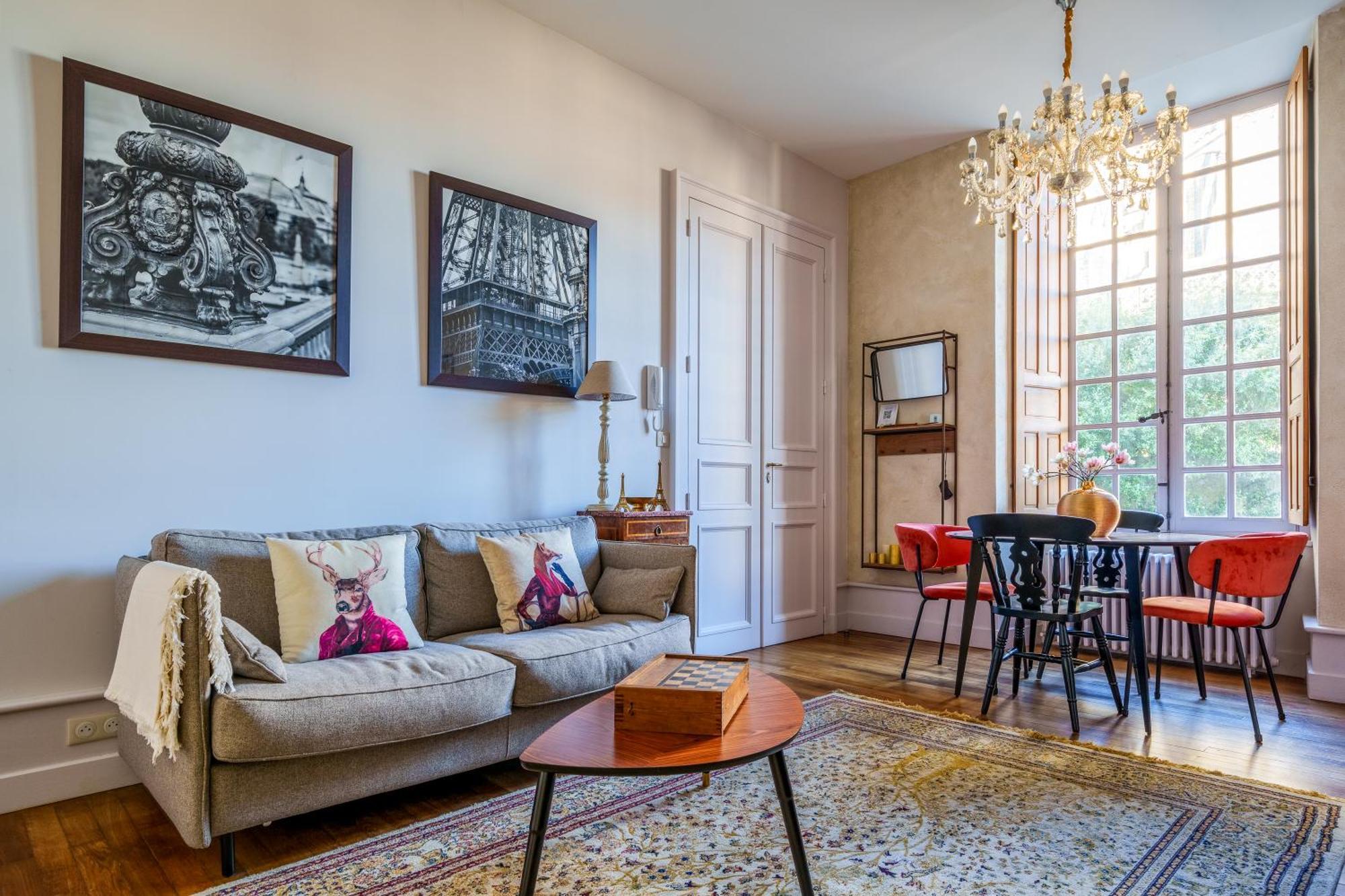 Appartement Raffine Vue Cathedrale, Jardin, Wifi Tours Bagian luar foto