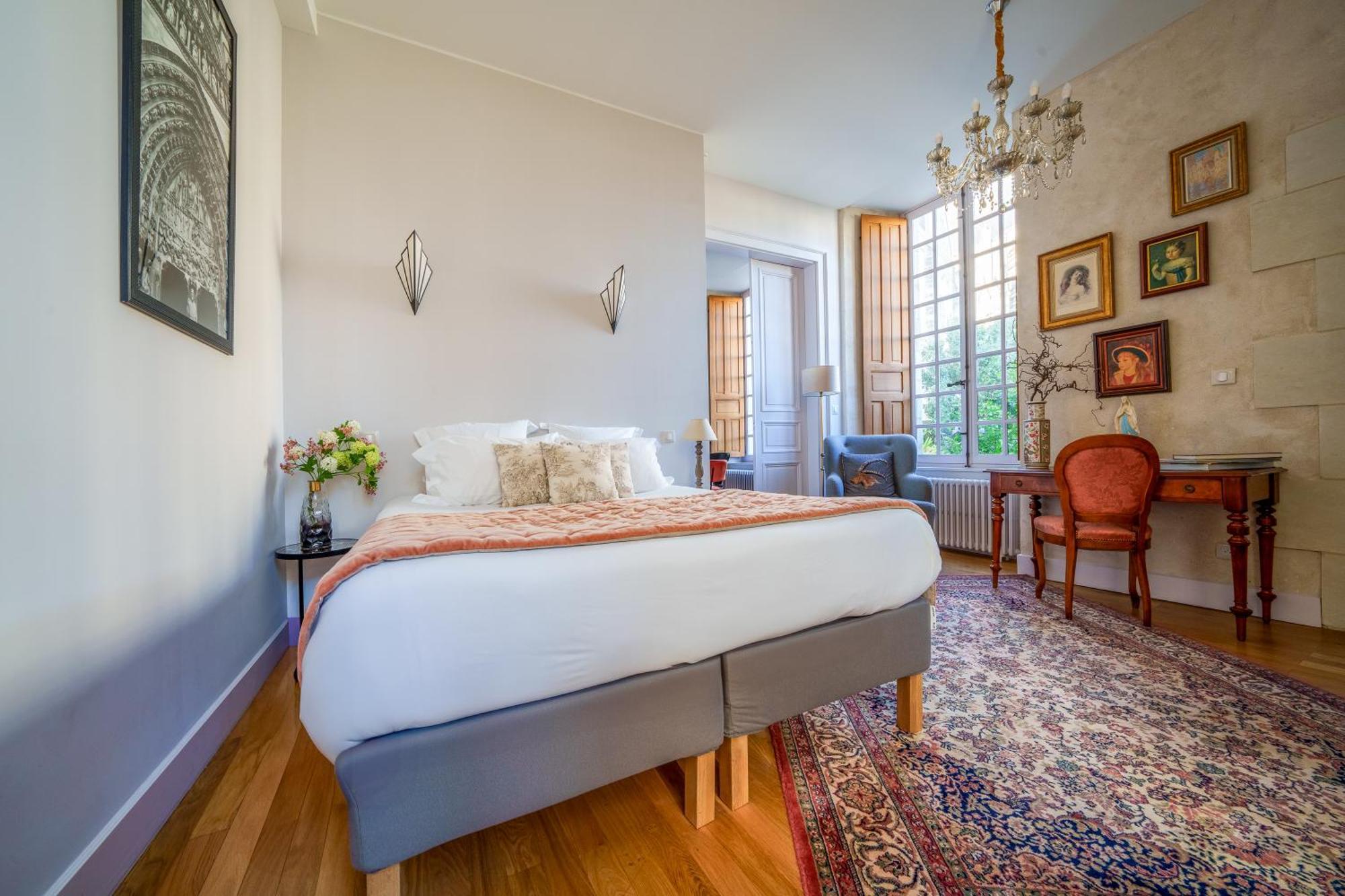 Appartement Raffine Vue Cathedrale, Jardin, Wifi Tours Bagian luar foto