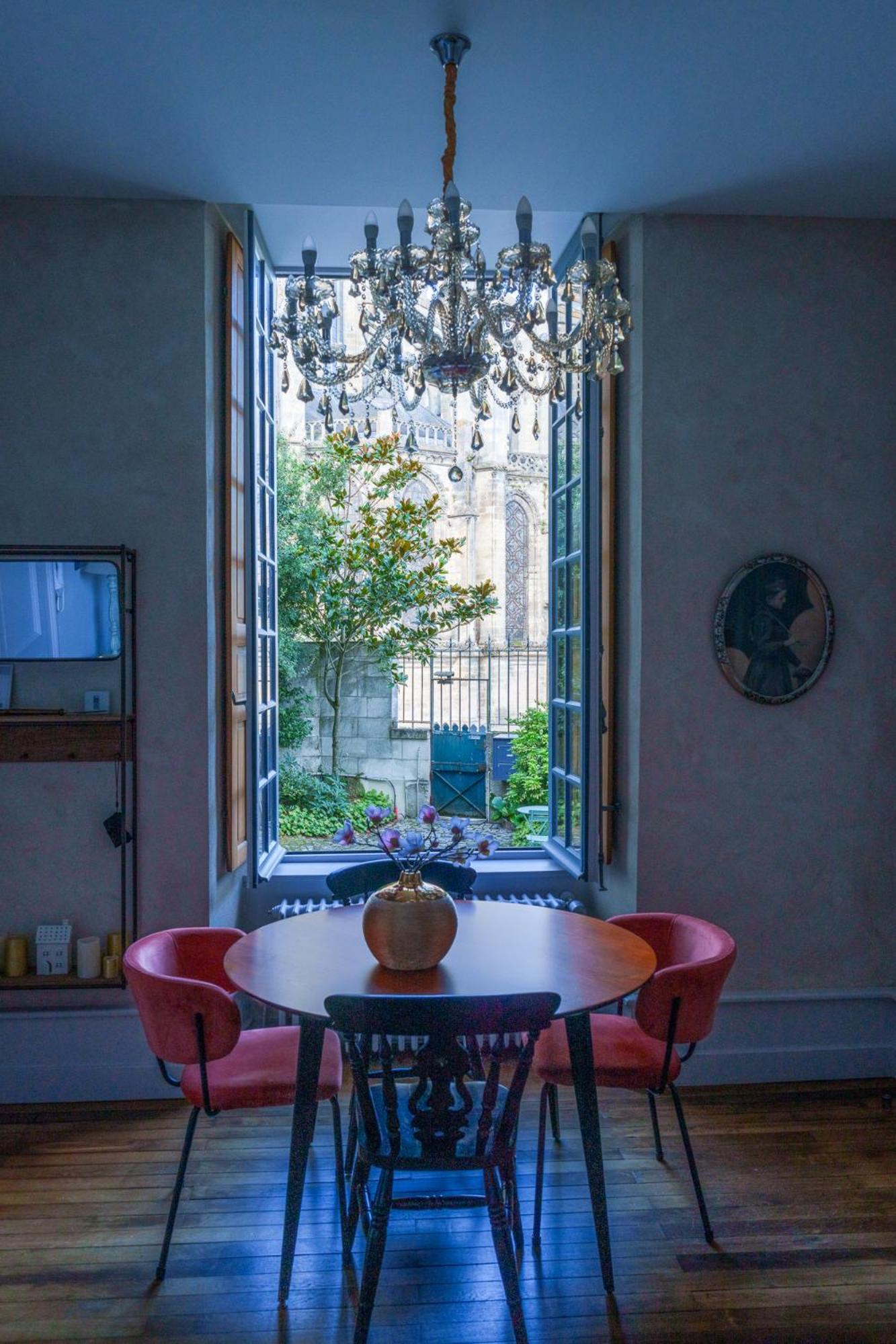 Appartement Raffine Vue Cathedrale, Jardin, Wifi Tours Bagian luar foto